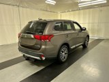 Used 2018 Mitsubishi Outlander SE image 2