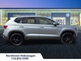 Certified 2022 Volkswagen Taos SE w/ Panoramic Sunroof Package image 2