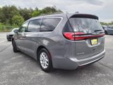 Used 2022 Chrysler Pacifica Touring-L image 4