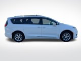 Used 2020 Chrysler Pacifica Limited image 2