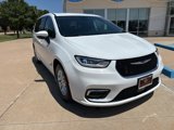 Used 2023 Chrysler Pacifica Touring-L image 2