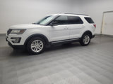 Used 2017 Ford Explorer XLT image 2