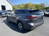 Used 2021 Toyota Highlander XLE image 4