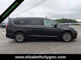 Used 2024 Chrysler Pacifica Select image 2