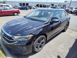 Used 2023 Volkswagen Jetta SE image 2