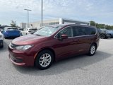Used 2017 Chrysler Pacifica Touring image 3