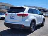 Used 2019 Toyota Highlander XLE image 3