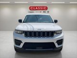Used 2023 Jeep Grand Cherokee Laredo image 2