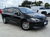 Used 2022 Chrysler Voyager LX image 2