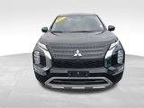Used 2023 Mitsubishi Outlander SE image 3