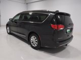 Used 2018 Chrysler Pacifica Touring-L image 5