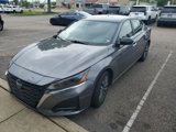 Used 2024 Nissan Altima 2.5 SV image 2