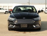 Used 2017 Ford Fusion SE w/ Fusion SE Technology Package image 2