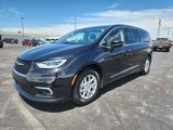 Used 2023 Chrysler Pacifica Touring-L image 4