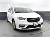 Used 2022 Chrysler Pacifica Touring-L image 4