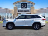 Used 2019 Toyota Highlander XLE image 2