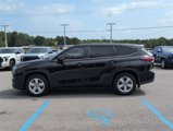Used 2023 Toyota Highlander LE image 2