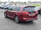 Used 2017 Chrysler Pacifica Limited image 3