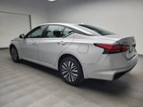 Used 2023 Nissan Altima 2.5 SV image 3