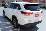 Used 2017 Toyota Highlander LE image 4