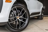 Certified 2024 Porsche Macan image 4