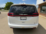 Used 2024 Chrysler Pacifica Touring-L image 5
