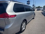 Used 2014 Toyota Sienna LE image 3