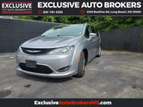 Used 2019 Chrysler Pacifica Touring-L image 2