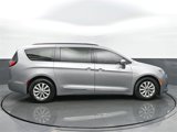 Used 2017 Chrysler Pacifica Touring-L image 6