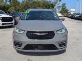 Used 2022 Chrysler Pacifica Touring-L image 3