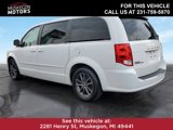 Used 2017 Dodge Grand Caravan SXT image 3