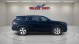 Used 2023 Toyota Highlander L image 2