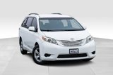 Used 2015 Toyota Sienna LE image 2