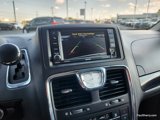 Used 2016 Chrysler Town & Country Limited image 3