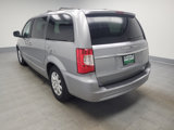 Used 2016 Chrysler Town & Country Touring image 5