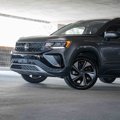 Used 2024 Volkswagen Taos SE image 2