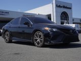 Used 2018 Toyota Camry SE image 2