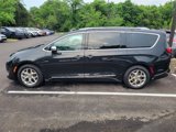 Used 2018 Chrysler Pacifica Limited image 4