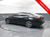 Used 2020 Nissan Altima 2.5 SR w/ Premium Package image 3