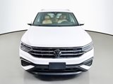 Used 2022 Volkswagen Tiguan SE image 2