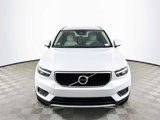 Used 2020 Volvo XC40 T4 Momentum image 2