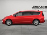 New 2025 Chrysler Pacifica Select image 3