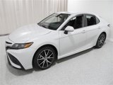 Used 2023 Toyota Camry SE image 3