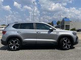 Used 2022 Volkswagen Taos SEL image 2