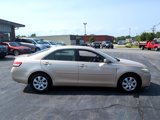 Used 2010 Toyota Camry LE image 2