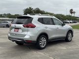 Used 2017 Nissan Rogue SV image 5