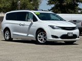 Used 2020 Chrysler Pacifica Limited image 2