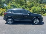 Used 2020 Nissan Rogue Sport SV image 2
