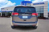 Used 2019 Chrysler Pacifica Touring-L image 5