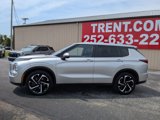 Used 2022 Mitsubishi Outlander SE image 2